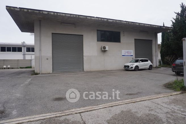 Capannone in commerciale in Via Vespucci 6