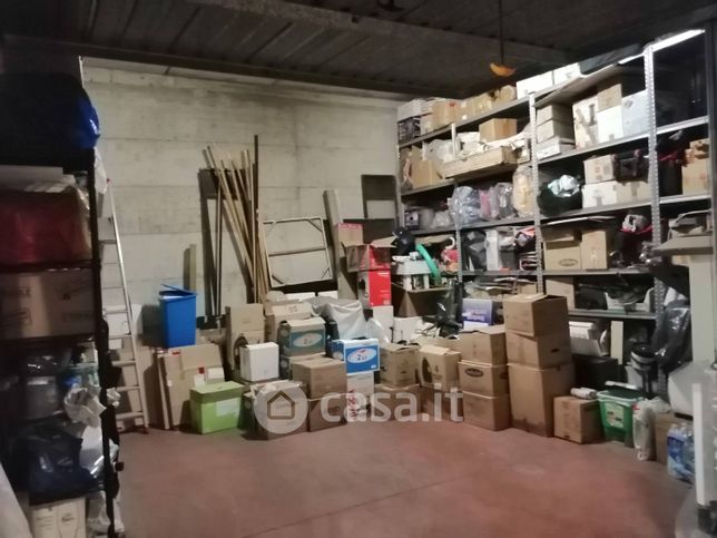 Box/posto auto in residenziale in Via Arona