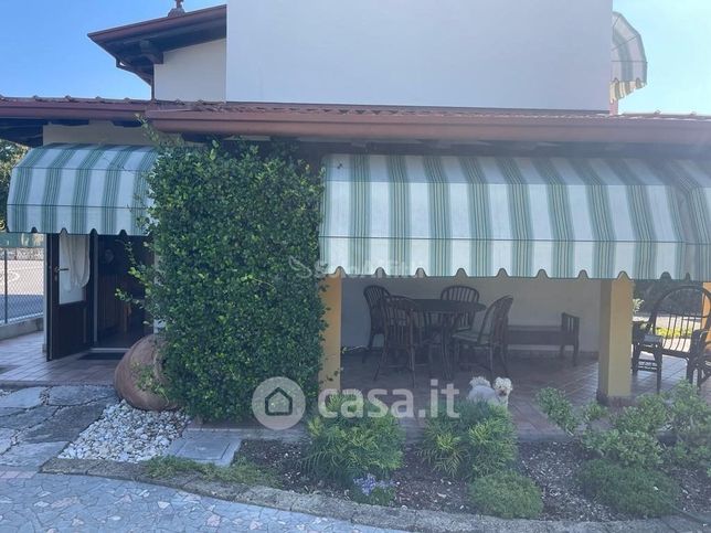 Casa indipendente in residenziale in 