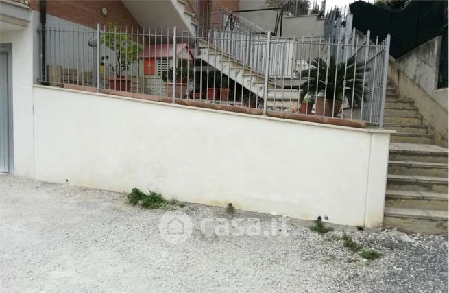 Box/posto auto in residenziale in Via Trentino
