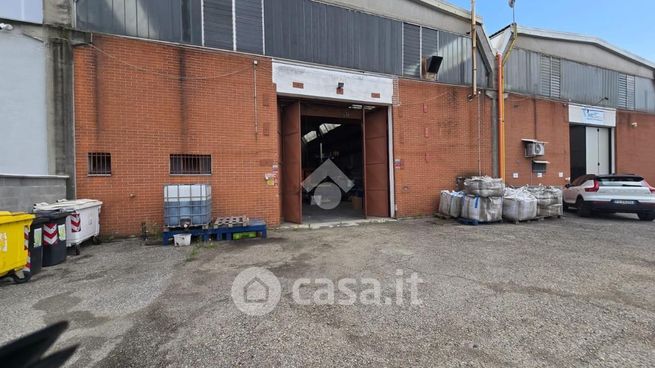 Capannone in commerciale in Strada Fornacino 81
