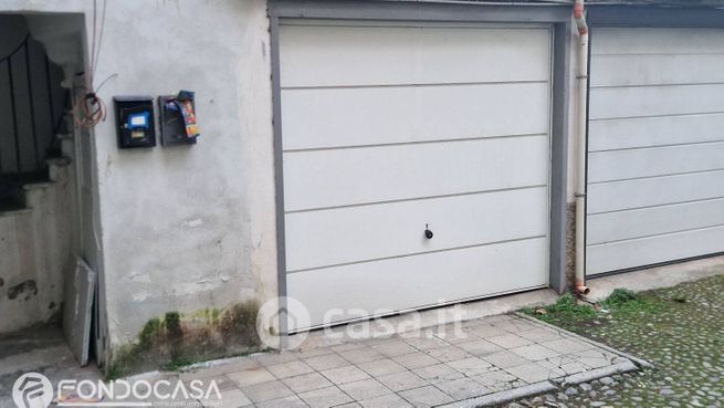 Box/posto auto in residenziale in Piazza San Rocco 2