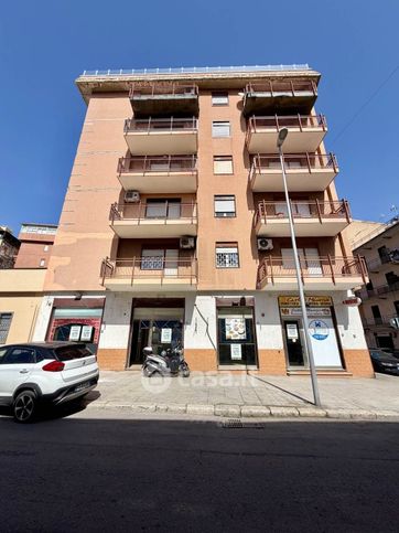 Attivitã /licenza (con o senza mura) in commerciale in Via Perpignano 171