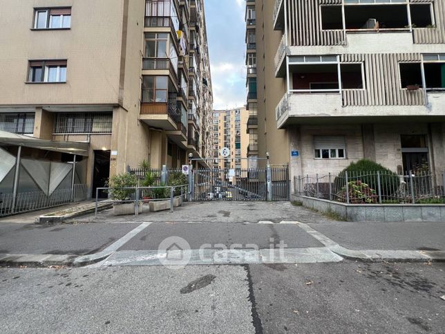 Garage/posto auto in residenziale in Via Genova 247