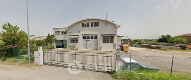 Capannone in commerciale in Via Cairoli 6