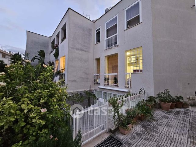 Casa bi/trifamiliare in residenziale in Via Torre Pilo 16 b