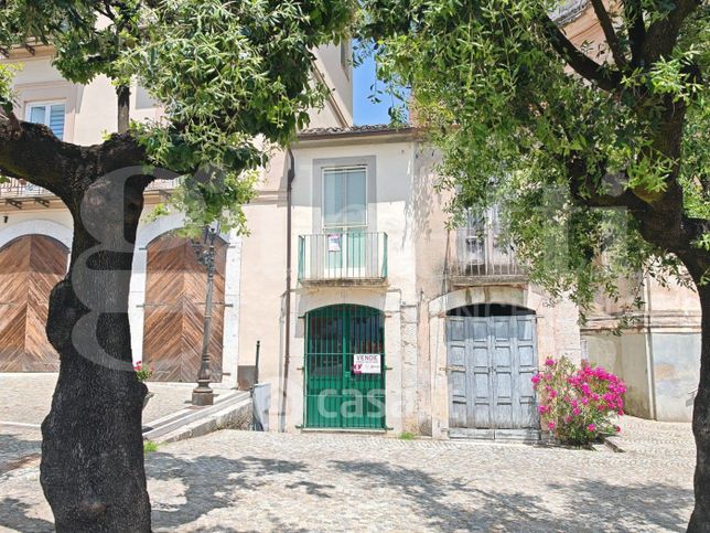 Casa indipendente in residenziale in Piazza Vittorio Veneto 12