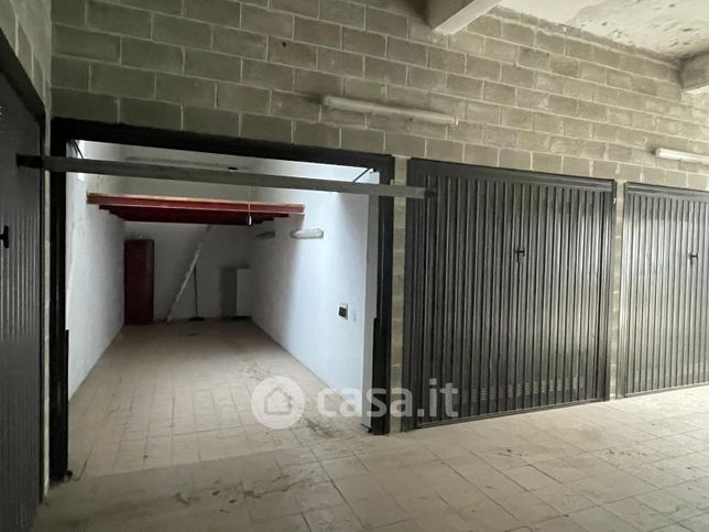 Garage/posto auto in residenziale in Via Cavour 22