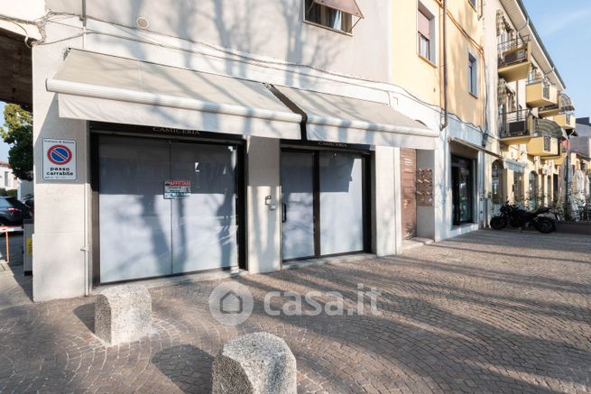 Ufficio in commerciale in Via Camillo Benso Conte di Cavour 7