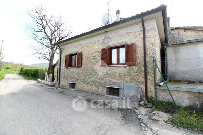 Casa bi/trifamiliare in residenziale in Via della Fonte