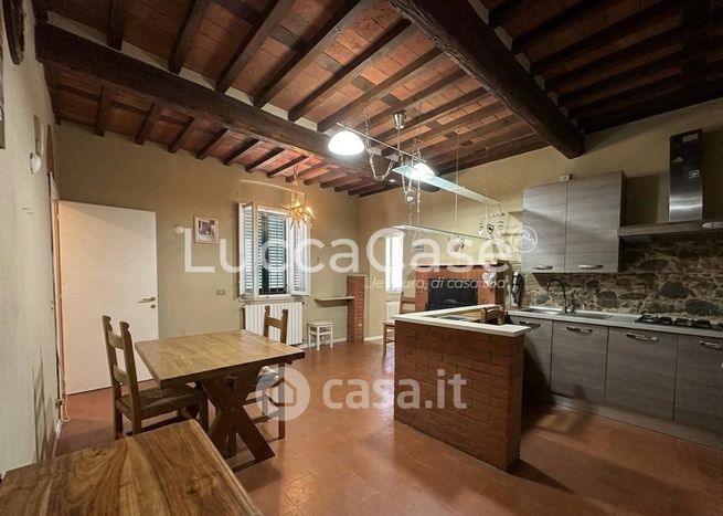 Casa indipendente in residenziale in 