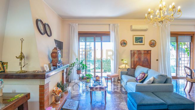Appartamento in residenziale in Via Portuense 830