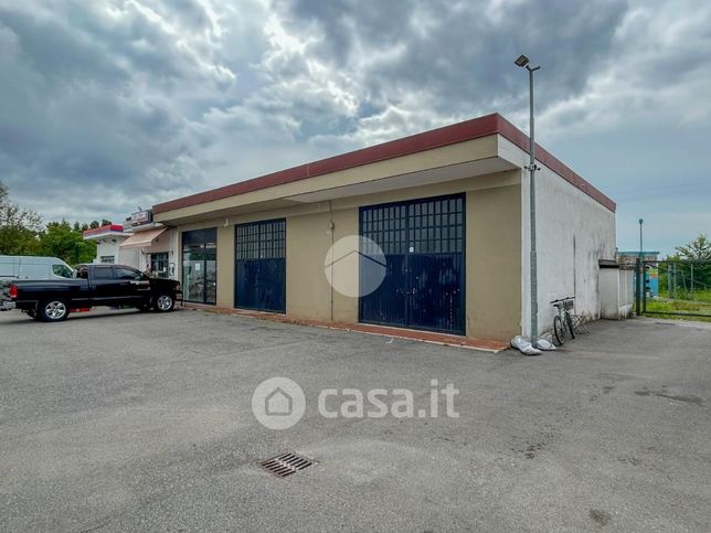 Capannone in commerciale in Strada Provinciale 9