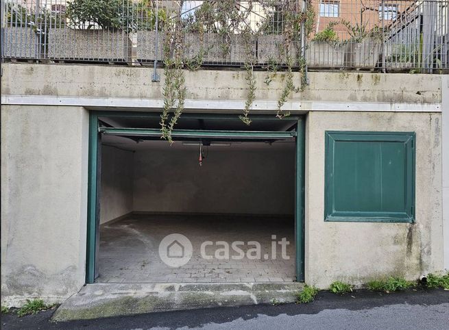 Box/posto auto in residenziale in Via Luigi Aragone