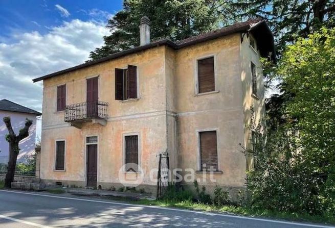Casa indipendente in residenziale in Viale Verbano 59