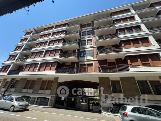 Ufficio in commerciale in Via della Brunella 1