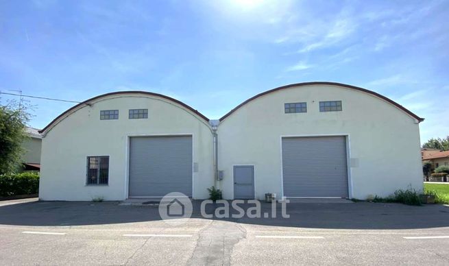 Capannone in commerciale in Via Molino