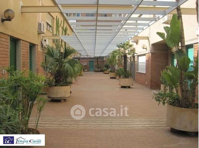 Ufficio in commerciale in Via Sardegna 76