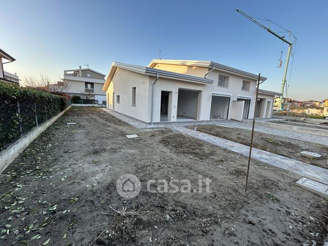 Casa bi/trifamiliare in residenziale in Via Carlo Alberto dalla Chiesa