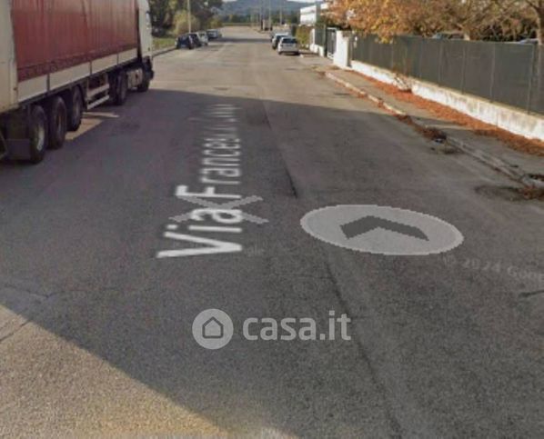 Capannone in commerciale in Via Francesco Crispi