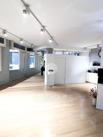 Ufficio in commerciale in Viale Oriano 1