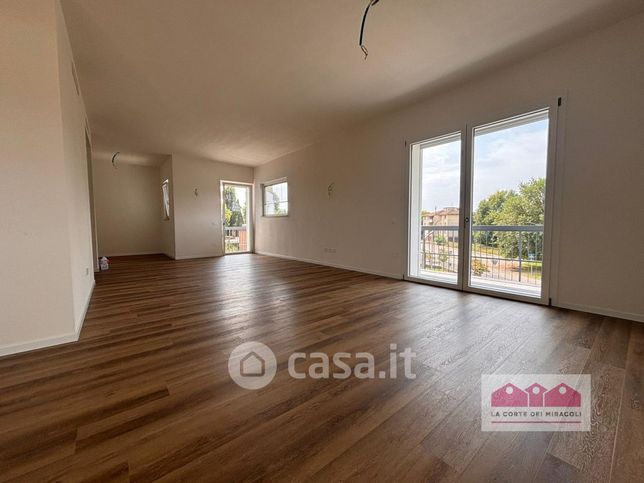 Casa bi/trifamiliare in residenziale in Via Cavalieri di Vittorio Veneto