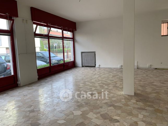 Ufficio in commerciale in Viale della Pace