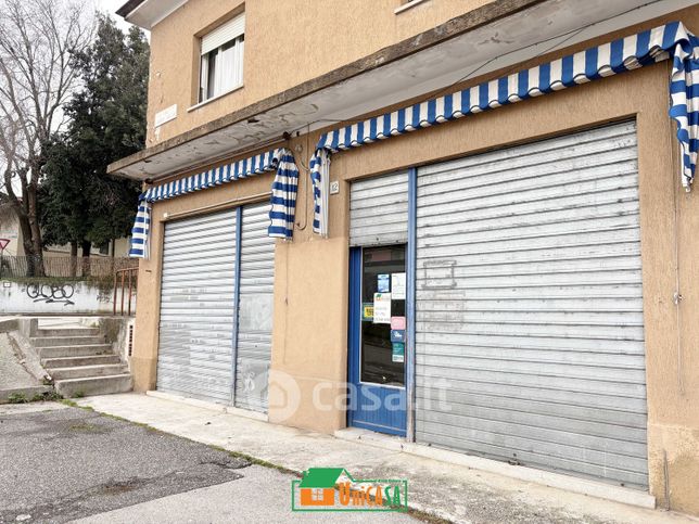 Negozio/locale commerciale in commerciale in Via Galileo Galilei 12