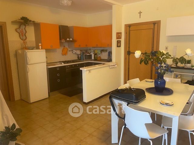 Appartamento in residenziale in Via Grecale 11