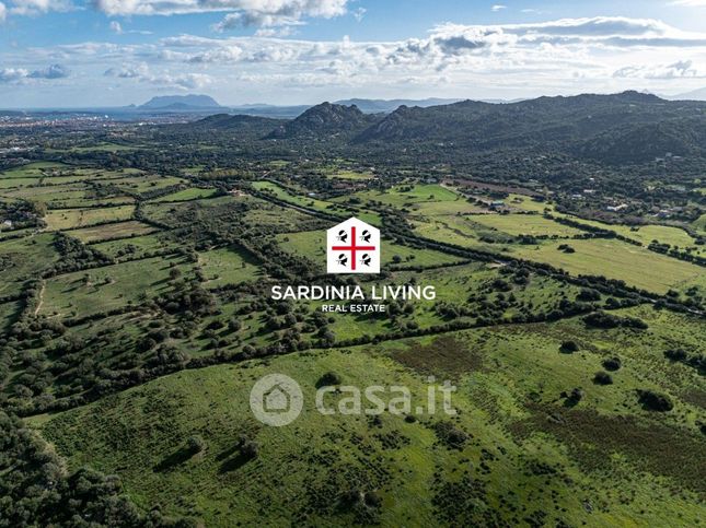 Terreno edificabile in residenziale in Strada Statale 127 Settentrionale Sarda