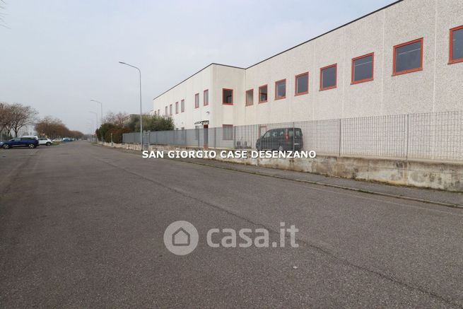 Capannone in commerciale in 
