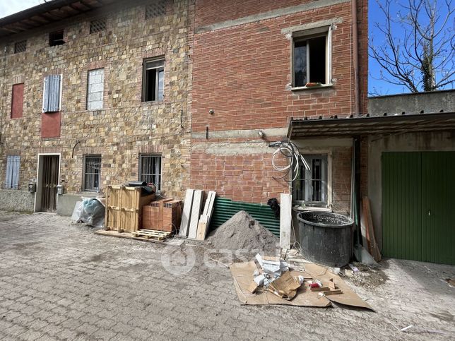 Casa indipendente in residenziale in 