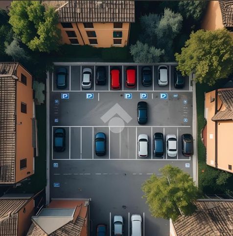 Box/posto auto in residenziale in Via Lionello Spada 50