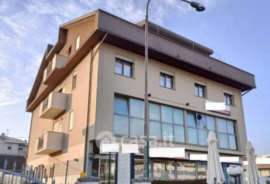 Ufficio in commerciale in Viale Porta Adige