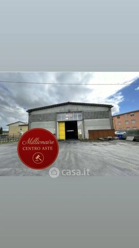Capannone in commerciale in Via Rughi