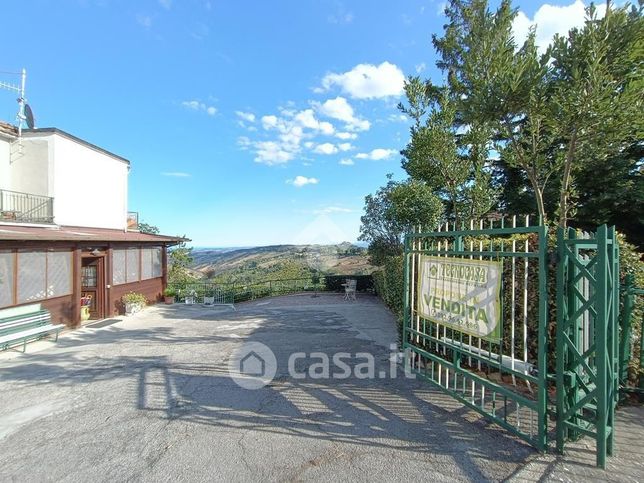 Casa bi/trifamiliare in residenziale in Viale A. San Battistelli 11