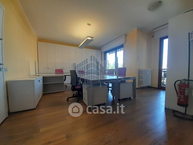 Ufficio in commerciale in Viale del Piave