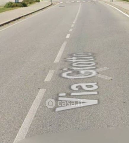 Capannone in commerciale in Via Giotto