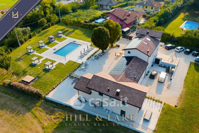Villa in residenziale in Via Monte Baldo
