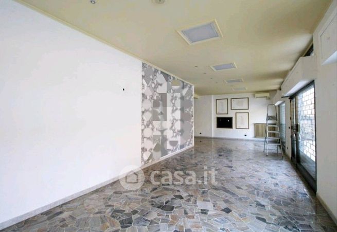 Attività/licenza (con o senza mura) in commerciale in Strada Provinciale 178