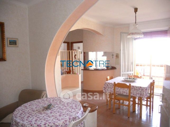 Appartamento in residenziale in Via U. Foscolo 44