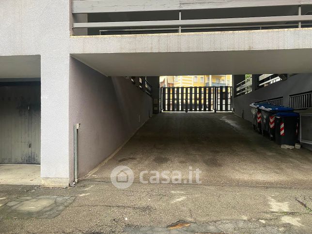 Garage/posto auto in residenziale in Via Gradisca 16