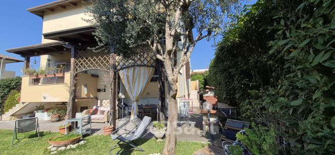 Villa in residenziale in Via Ripuaria 48