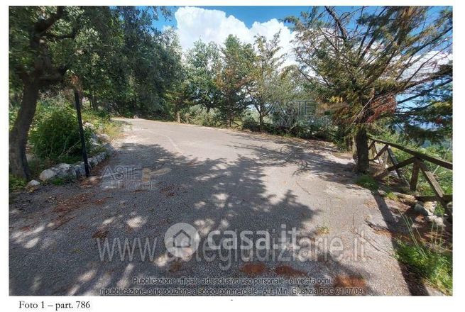 Terreno agricolo in commerciale in Via Morette