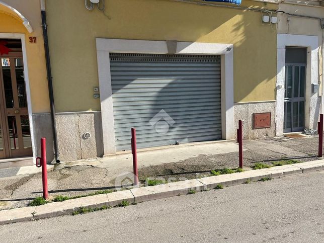 Garage/posto auto in residenziale in Via la Rosa 39