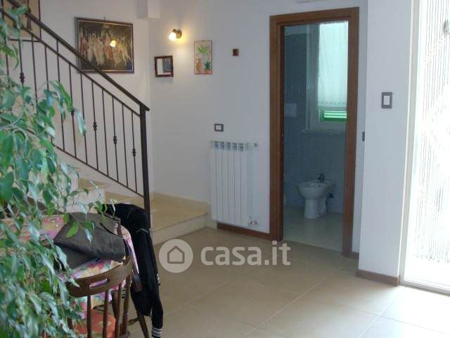 Casa bi/trifamiliare in residenziale in Via Isolone 70