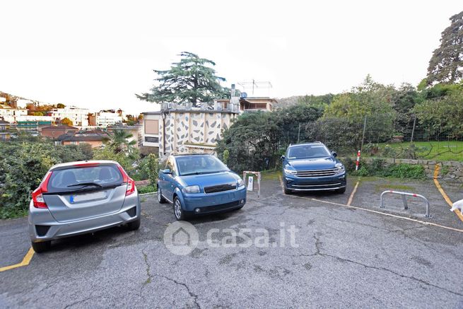 Box/posto auto in residenziale in Via Mario Puchoz 54