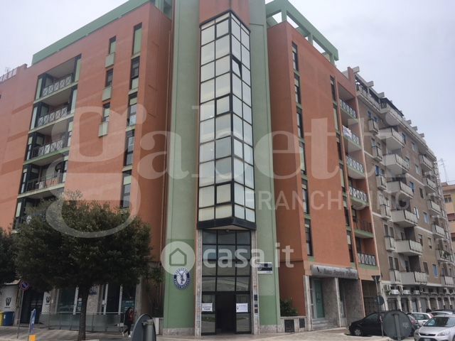 Ufficio in commerciale in Viale Commenda 2