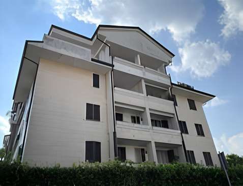 Appartamento in residenziale in Via V. Alfieri 36
