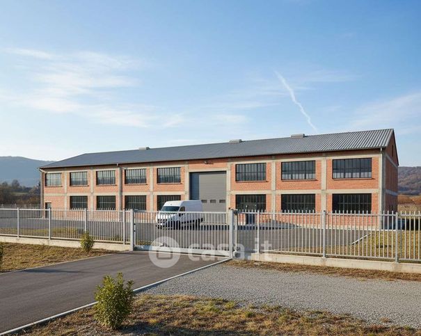 Capannone in commerciale in 